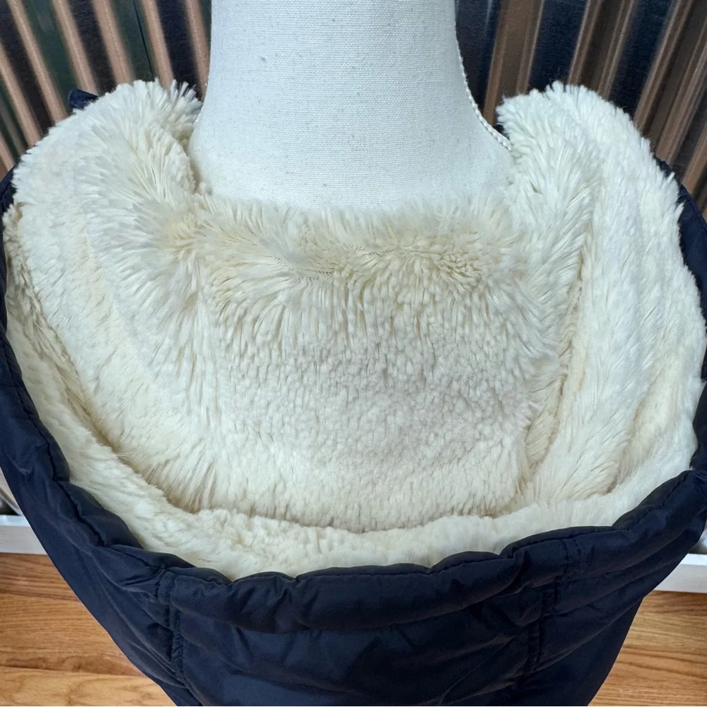 American Eagle Outfitters Y2K Navy Blue Hooded Puffer Vest with Faux Fur Hood